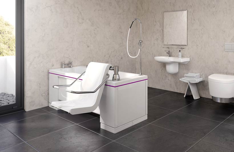 Gentona chair bath in wetroom